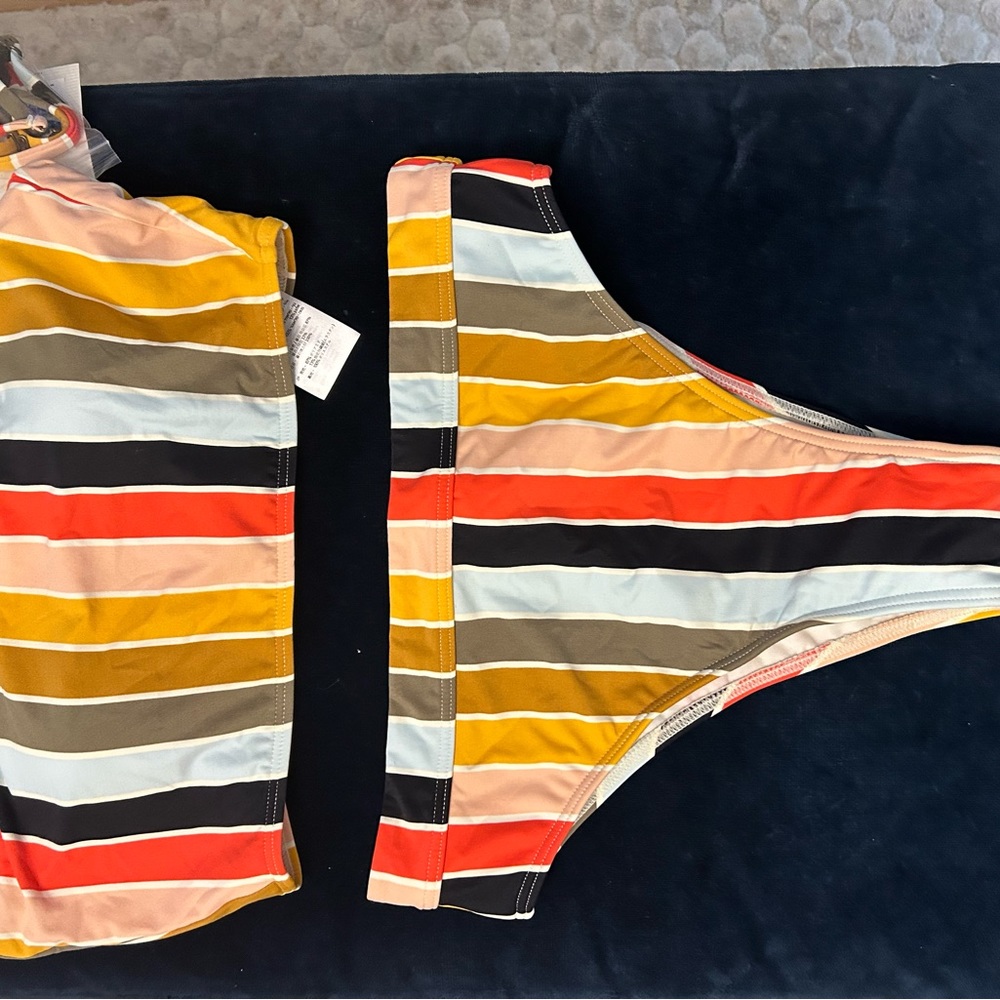 NWT : Billabong ‘high on sun rise’ two piece